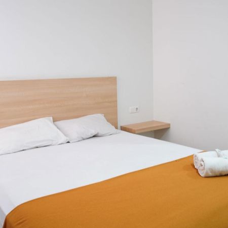 Urooms Tanah Abang Jakarta Exterior photo