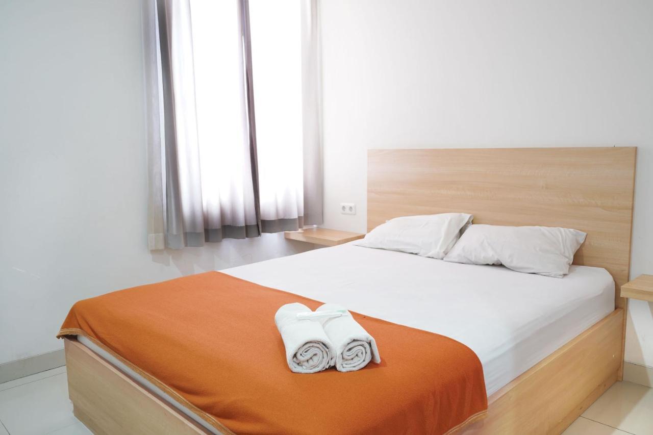 Urooms Tanah Abang Jakarta Exterior photo
