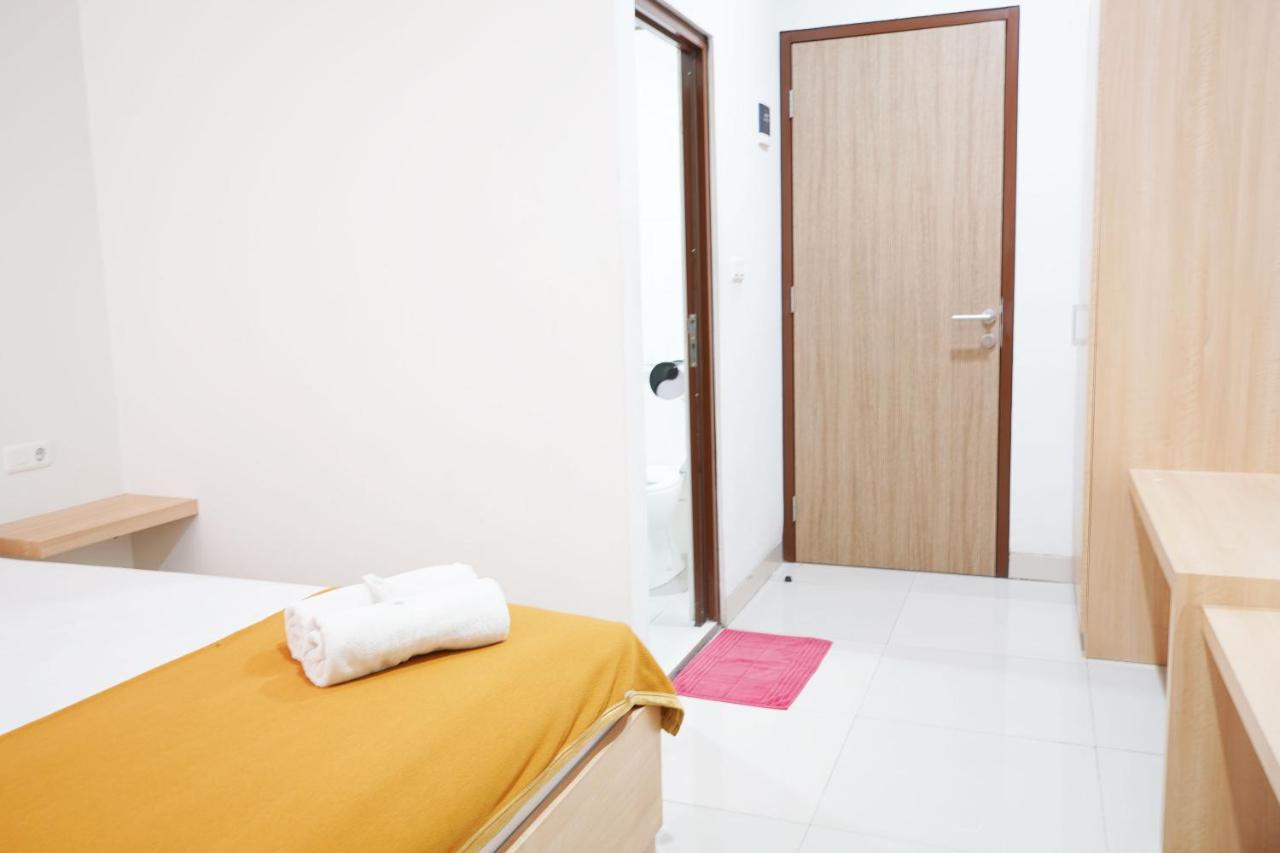 Urooms Tanah Abang Jakarta Exterior photo